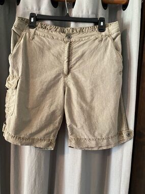 White Sierra Khaki Quick-Dry Cargo Shorts with Side Pockets, Women’s Size Large